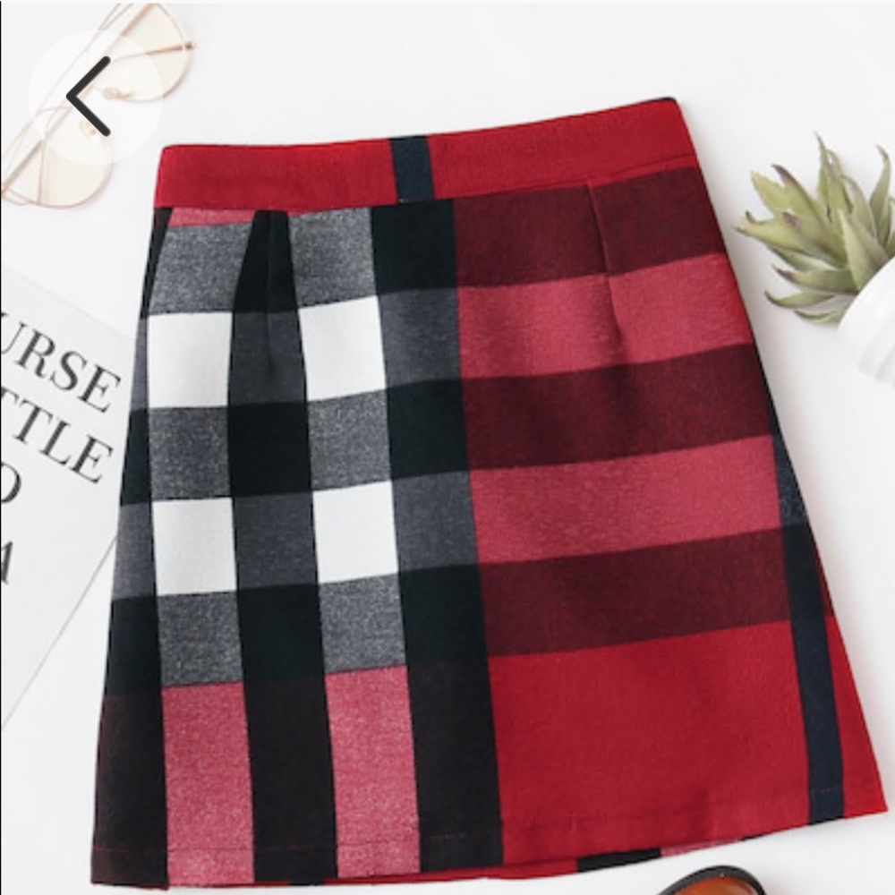 PLAID RED & BLACK SKIRT
